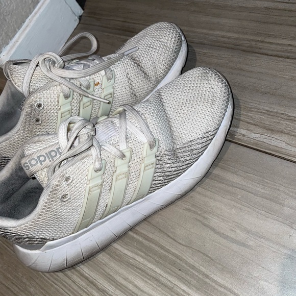 adidas Women's Questar Flow Shoes sneakers 
Color: Two Tone-White/White - Picture 2 of 12